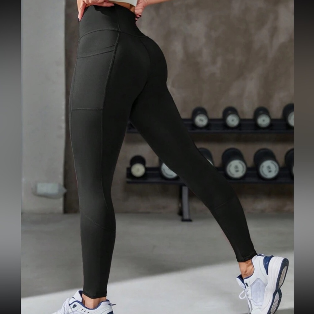 Black yoga pants
